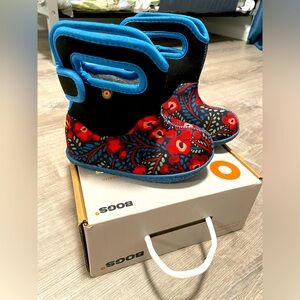 BOGS toddler rain boots, floral design, size 8